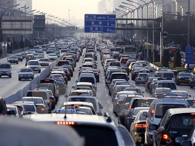 Trên đường phố Bắc Kinh. Ảnh minh họa. (Nguồn: AFP/TTXVN)