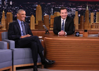 Tổng thống Mỹ đùa về chiếc smartphone ông nhận được năm 2016. Ảnh: Fortune.