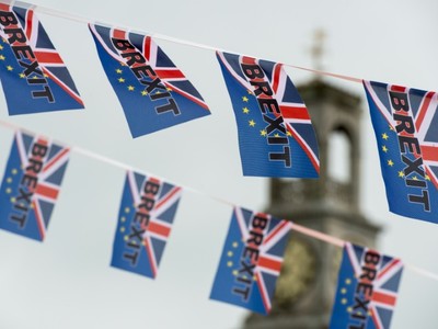 Nôĩ lo Brexit đang bao trùm chứng khoán toàn cầu (Ảnh:AFP)