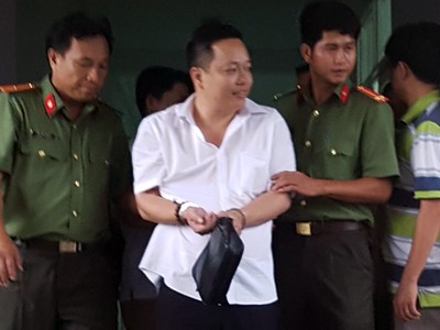 Giám đốc Nguyễn Huỳnh Đạt Nhân bị bắt. Ảnh: Cửu Long