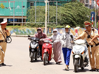  Từ 1/8, tăng mức tiền xử phạt hành chính với nhiềuhànhvi phạm giao thông. Ảnh minh hoạ: Bá Đô