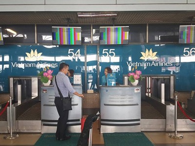 Màn hình thông tin sân bay bị trục trặc chiều 22/8. Ảnh: Huy Nguyen