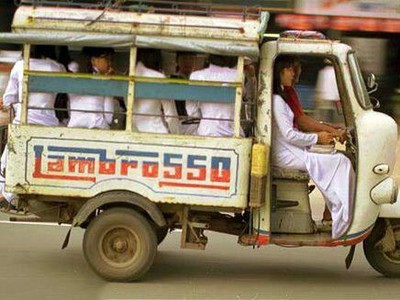  Xe lam là phương tiện đi lại chủ yếu của người Sài Gòn xưa. Ảnh tư liệu