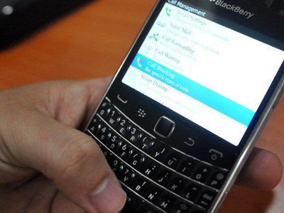 Nhiều thuê bao tố nhà mạng tự động cài hàng chục dịch vụ giá trị gia tăng cho khách hàng. Ảnh: Anh Quân