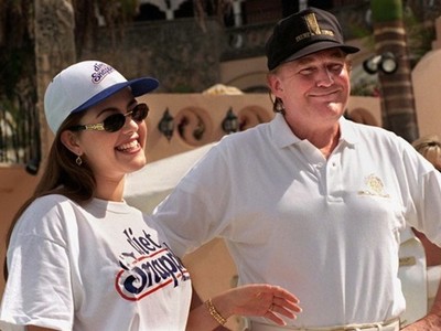 Hoa hậu hoàn vũ Alicia Machado và Trump vào năm 1997. Ảnh: AP