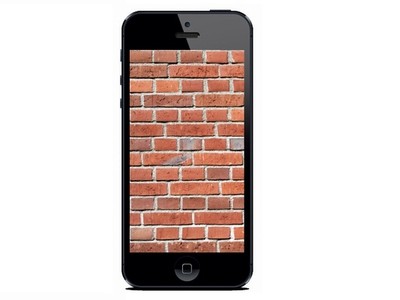 Nhiều iPhone hàng xách tay ở Việt Nam bị biến thành 'cục gạch' 