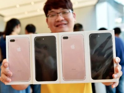 Các nhà bán lẻ ra thông báo phải tới 10/11 iPhone 7 và 7 Plus mới chính thức được bán ở Việt Nam, thay vì 15/10 như dự kiến. Ảnh: Telegraph.