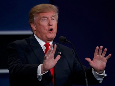 Ứng viên tổng thống Mỹ đảng Cộng hoà trong cuộc tranh luận trực tiếp hôm 19/10. Ảnh: Reuters