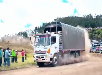 Đua xe tải - môn thể thao của những 'gã khổng lồ'