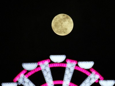 Nghìn người thích thú ngắm 'siêu trăng thế kỷ'