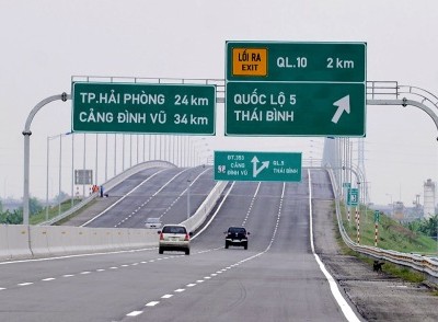 Những "điều lạ" cao tốc tài xế Việt cần biết