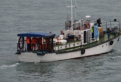 Chiếc tàu tham gia nhiệm vụ tìm kiếm thi thể các nạn nhân. Ảnh: Sputnik