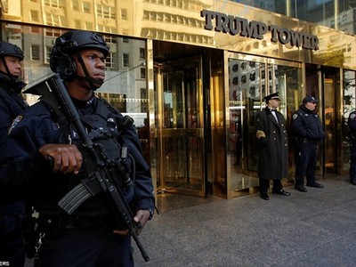 Tháp Trump sơ tán một phần vì balo khả nghi