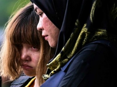 Đoàn Thị Hương khi rời phiên tòa. Ảnh:AFP