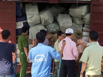 Toa tàu chở hàng không có giấy tờ. Ảnh:Quốc Thắng.