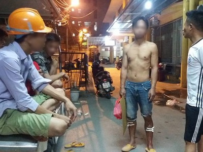 Các công nhân bị thương vừa được đưa vào Bệnh viện 103 điều trị.