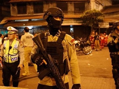 Đánh bom tự sát liên tiếp ở Jakarta, ba cảnh sát thiệt mạng