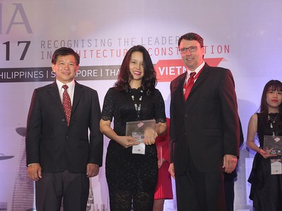 Đại diện Tập đoàn Tân Hoàng Minh nhận Giải thưởng