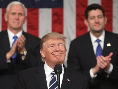 Ông Donald Trump phát biểu trước lưỡng viện quốc hội Mỹ ngày 28/2. Ảnh:AFP.