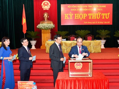 HĐND tỉnh Tuyên Quang bỏ phiếu bầu bổ sung Ủy viên UBND tỉnh khóa XVIII, nhiệm kỳ 2016-2021.