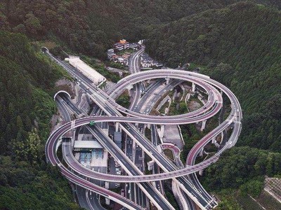 Đường cao tốc Nhật nhìn từ trên cao