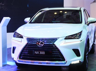 NX300 2018 ra mắt tại triển lãm ôtô Việt Nam 2017.
