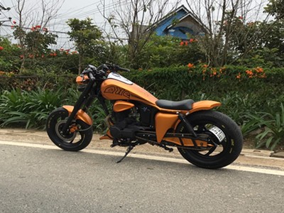 Toàn bộ máy móc và thiết bị của xe được loại bỏ hết. Chỉ giữ lại khung sườn của Honda 67.