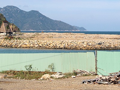 Dự án lấp hơn 17.000 m2 vịnh Nha Trang bị tỉnh Khánh Hòa xử phạt 105 triệu đồng. Ảnh:An Phước.
