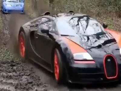 Nhà giàu 'phá' dàn siêu xe hàng hiếm trên đường bùn lầy