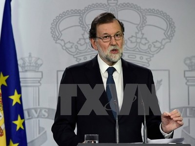 Thủ tướng Tây Ban Nha Mariano Rajoy phát biểu với báo giới tại Madrid. (Nguồn: AFP/TTXVN)