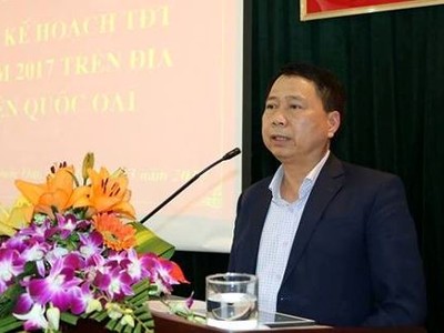 Chủ tịch UBND huyện Quốc Oai Nguyễn Hồng Lâm tại một hội nghị của địa phương.