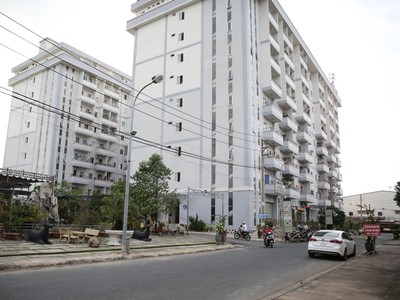 Với hơn 300 khu công nghiệp trong cả nước, nhu cầu nhà ở cho hàng triệu công nhân lao động hiện rất lớn nhưng thực tế rất ít nhà đầu tư quan tâm do biên độ lợi nhuận phân khúc nhà ở này không cao. Trong ảnh: Khu nhà ở cho công nhân tại Khu chế xuất Linh Trung 2, TPHCM. Ảnh: VGP/Phương Hiền