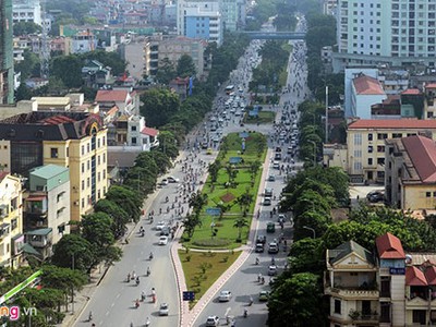 Hà Nội xén dải phân cách trên đường đẹp nhất Việt Nam