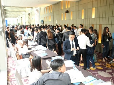 Hơn 800 khách hàng đã tới tham dự sự kiện mở bán chính thức dự án Scenia Bay Nha Trang.