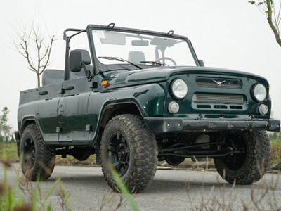 Chiếc U-oát mui bạt đầu tiên về Việt Nam.