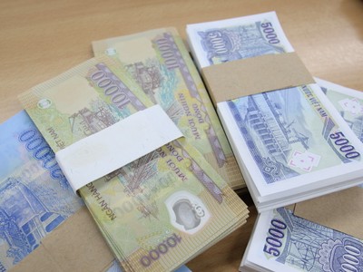 Sát Tết, phí đổi tiền lẻ 'chợ đen' lại tăng