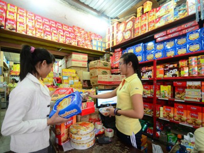 Tạp hóa truyền thống vẫn được lựa chọn vì yếu tố gần nhà.Ảnh minh họa