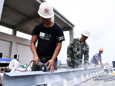 Nhà thầu tăng thêm công nhân cho dự án đường sắt Cát Linh - Hà Đông