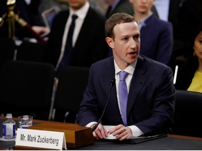 CEO Facebook - Mark Zuckerberg trong buổi điều trần. Ảnh:Reuters