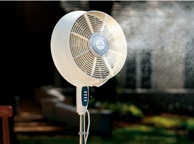 Quạt phun sương và quạt điều hòa có cùng nguyên lý làm mát bằng quá trình bay hơi của nước.