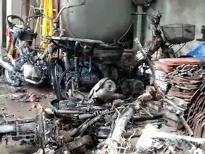 Nhiều xe máy bị thiệu rụi. Ảnh:Gia Chính.