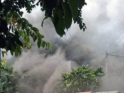 Tiệm karaoke ven Sài Gòn cháy ngùn ngụt