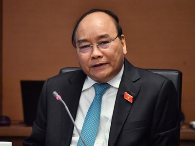 Thủ tướng Nguyễn Xuân Phúc phát biểu thảo luận tại tổ sáng 24/10. Ảnh: TNO