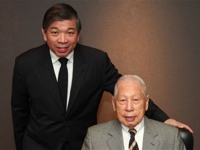 Hai cha con Teo Siong Seng và Chang Yun Chung. Ảnh:PIL