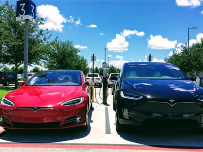 Lần đầu tiên, trong một quý, Tesla bán được nhiều xe hơn những đối thủ kỳ cựu như BMW và Lexus tại Mỹ.