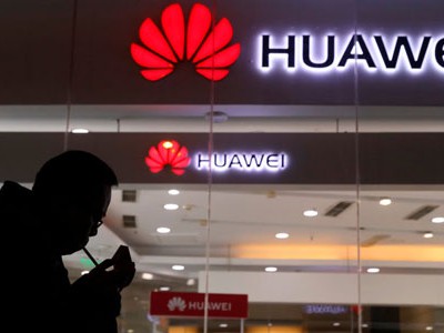 Gian hàng Huawei tại một triển lãm công nghệ ở Bắc Kinh, Trung Quốc. Ảnh:AP.