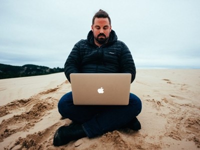 Grant Sabatier đã trở thành triệu phú từ năm 30 tuổi. Ảnh:WBUR