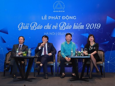 Ban giám khảo giải báo chí về bảo hiểm 2019 trả lời câu hỏi của các cơ quan báo chí