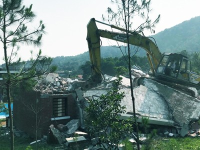 Công trình vi phạm thứ ba tại khu Lâm Trường, xã Minh Phú (Sóc Sơn) bị cưỡng chế. Ảnh:Võ Hải.