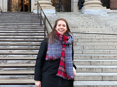 Emmie Martin thử nghiệm tiết kiệm bằng cách chỉ dùng thẻ. Ảnh:CNBC